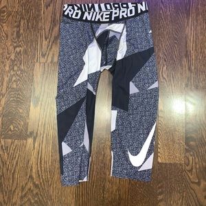 Girl’s Nike Pro Leggings